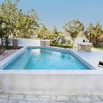 Villa Selenophile With Heated Pool