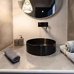 Selenophile With Heated Pool