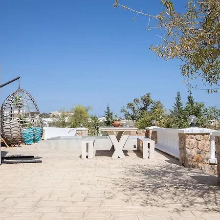 וילה Selenophile With Heated Pool *