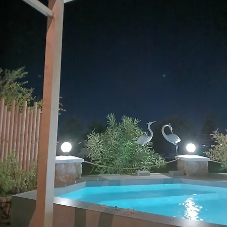 Selenophile With Heated Pool *