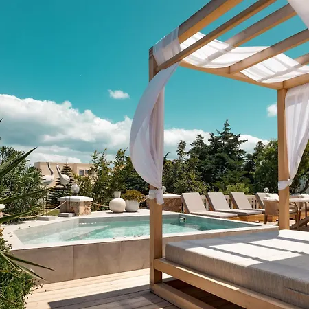 Selenophile With Heated Pool مونوليثوس