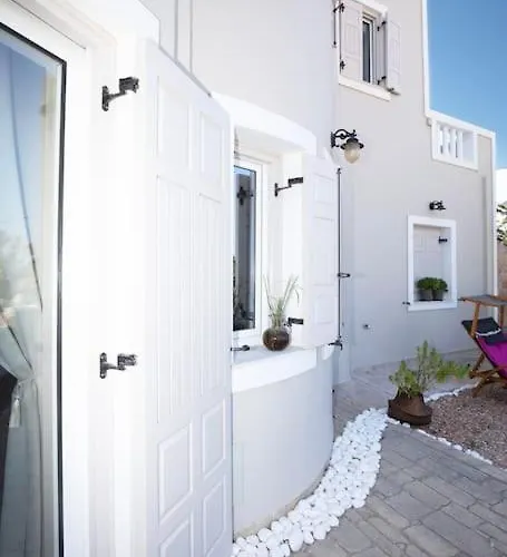 Selenophile With Heated Pool Villa Monolithos