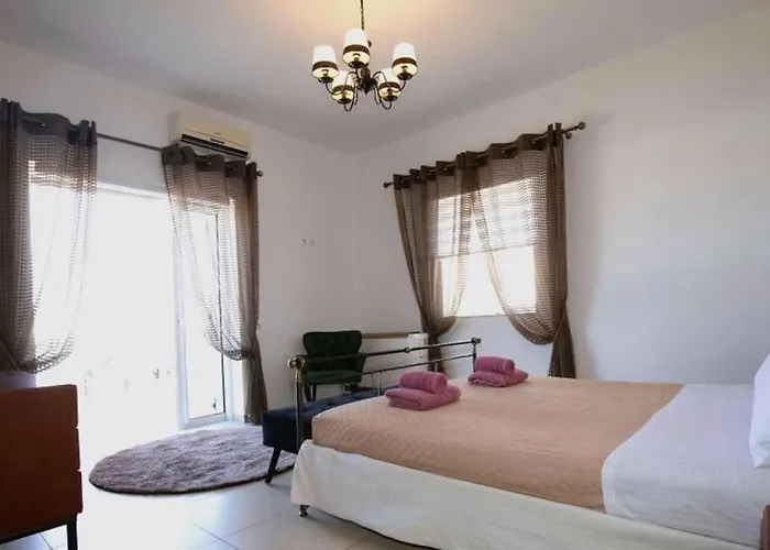 Selenophile With Heated Pool Villa